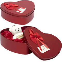 Подарочный набор с мишкой и 11 роз с мылом в коробке в форме сердца.